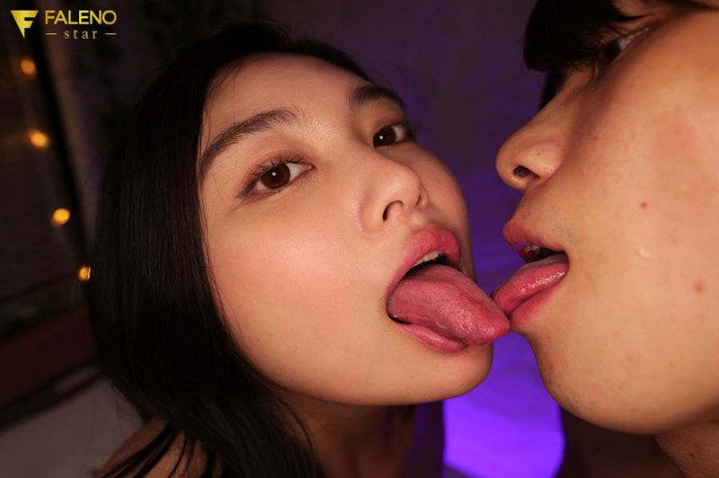 Sexy FSDSS-385 Glamorously Erotic: Bodies Entwined For French Kisses 3 Full Fucks Natsu Igarashi Petite Teenager - 1