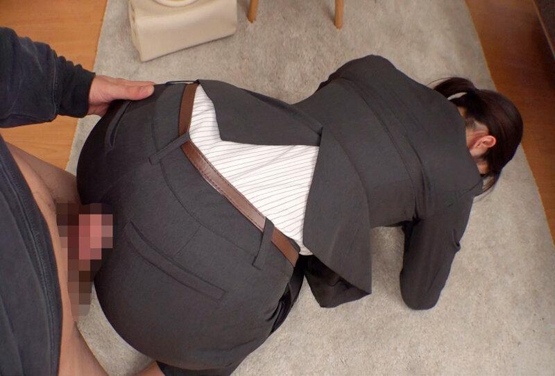 This Office Lady Was On Her Hands And Knees, Wearing Her Suits And Pants, Begging For Forgiveness, And When He Could No Longer Resist Her Tight, Luscious Ass, He Slid His Big Cock In From Behind And Got Himself A Quickie! She Tried To Resist, But He Made Her Cum With High-Speed Piston-Pounding Strokes, And That Settled The Matter, And It Was All Captured On Video!! This Office Lady With A Big Ass Was Continuously Apologizing, But She's Going To Get Furious, Continuous Creampie Fucks Until Her Si - 1