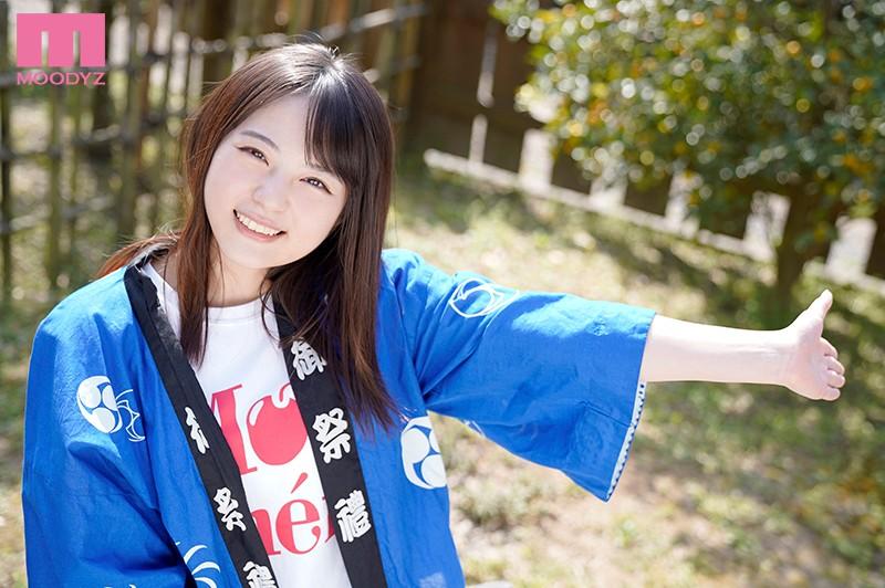 Fresh Face: Age 19, This Innocent Sweetheart's Smile Makes Her A Hometown Star - Beautiful Girl With A Knock-Out Body, A Well-Known Local's Porn Debut Moeka Momoyama - 2