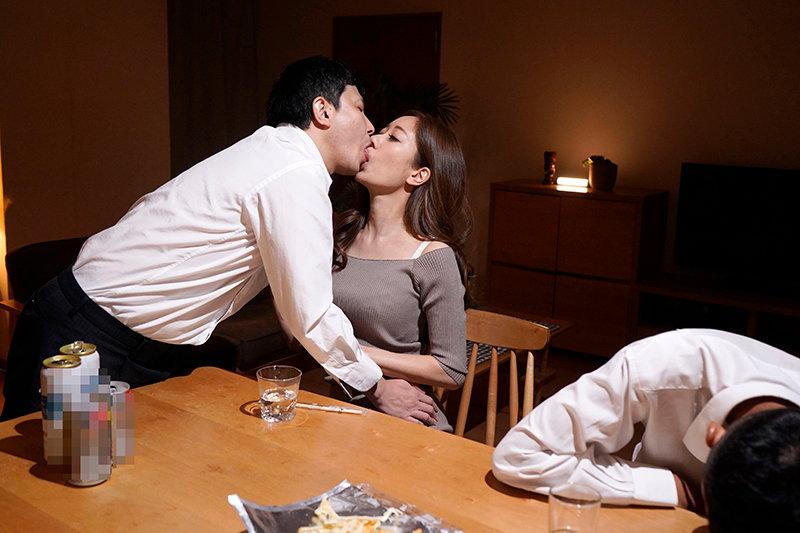 Falling For His Deep Kiss Seduced By A Coworker... Rin Azuma - 2