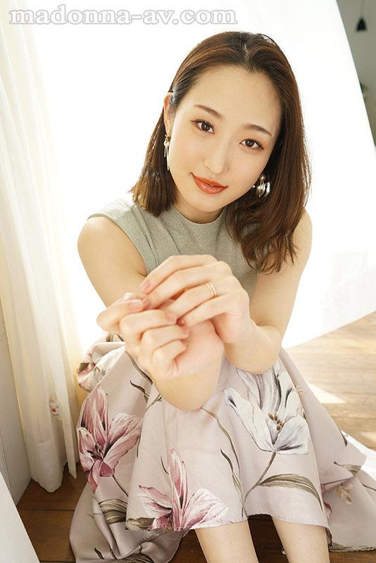 This Beauty, This Sexiness, I Can't Take My Eyes Off Her Even For A Second. Kou Shirahana, 31, AV DEBUT - 2