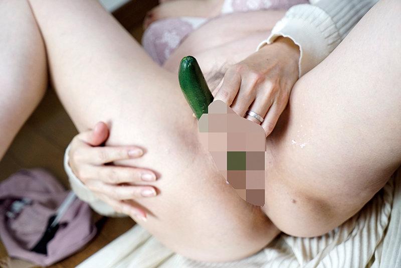 Can't Tell Family!! Housewives In Their Fifties That Have Inserted Extremely Thick Vegetables Inside Their Pussy ... 68% - 1