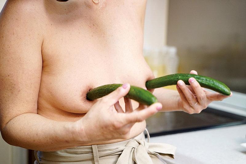 Can't Tell Family!! Housewives In Their Fifties That Have Inserted Extremely Thick Vegetables Inside Their Pussy ... 68% - 2