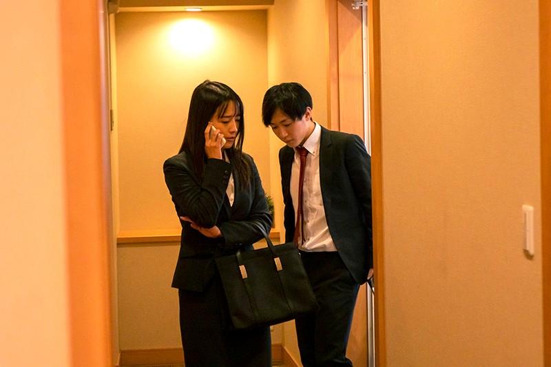 Female Boss Made To Share A Room With Her Hung Subordinate On A Business Trip - The Company Has To Cut Costs Somewhere Ai Mukai - 1