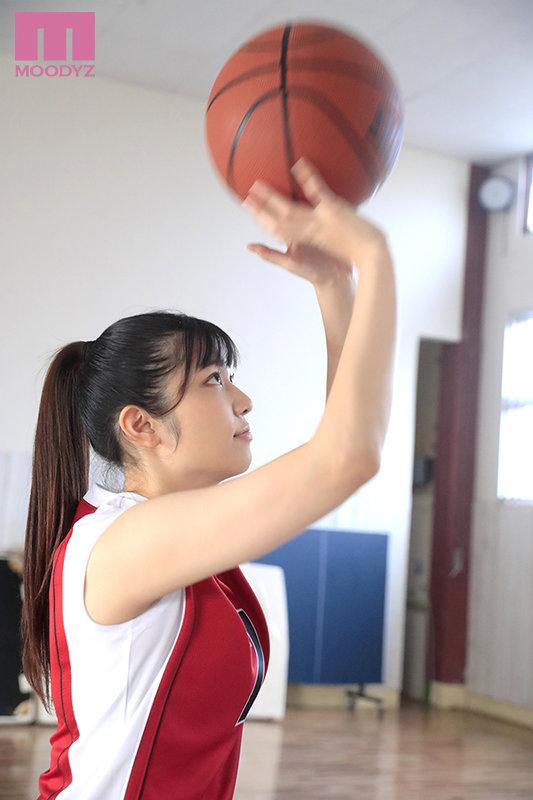 Fresh Face Former Basketball Under Par Athlete. No. 1 Three-point Shooter With Experience In Taking The All-around Best In Japan Makes Her Full-on AV Debut! Ruka Nanamura - 1