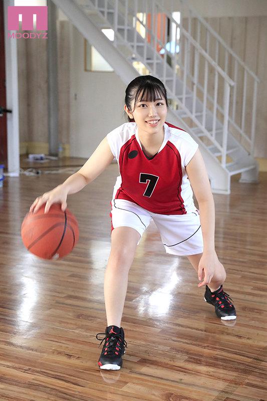 Fresh Face Former Basketball Under Par Athlete. No. 1 Three-point Shooter With Experience In Taking The All-around Best In Japan Makes Her Full-on AV Debut! Ruka Nanamura - 1