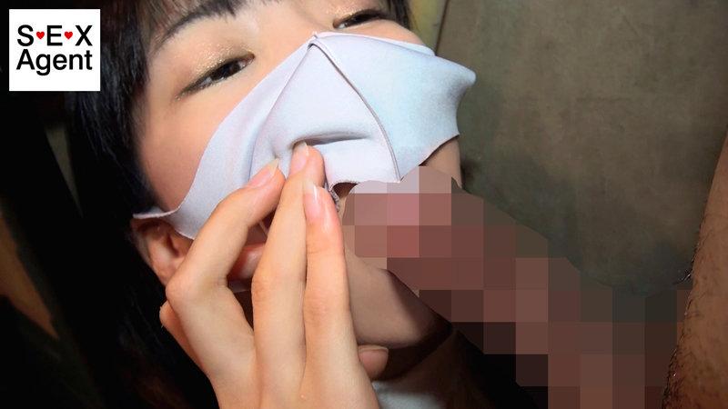Masked Blowjob By An Amateur Girl Who Doesn't Want To Show Her Face - 1