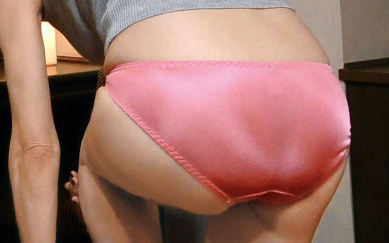 Maledom VNDS-3359 Step Nephew Gets Turned On Looking At His Step Aunt's Huge Ass And Panties While She Changes Her Clothes ToonSex - 1