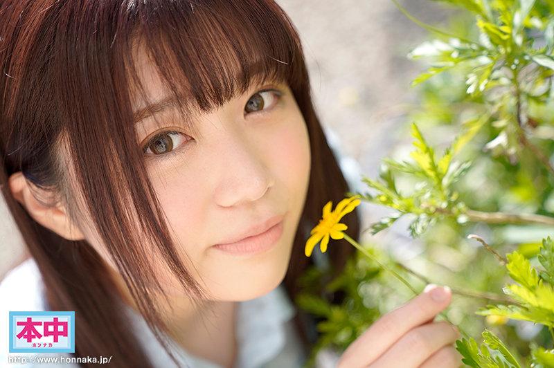 Hello, I'm Ao-chaaan! Fresh Face 20-Year-Old Natural Airhead Beautiful Girl with Outstanding Cute Reactions Creampie AV DEBUT After 1 Year!! Ao Amano - 2