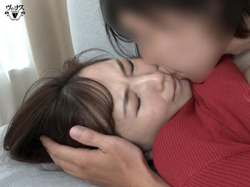 A Secret Between My Friend's Mother And Me. The Fact That I Made My Aunt Have Sex With Me Inside... Mayu Suzuki - 1