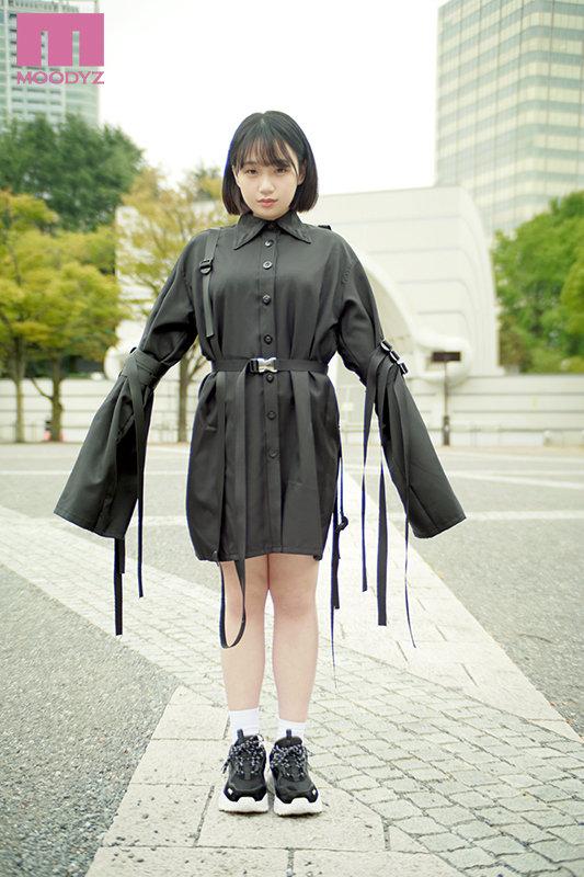 A Fresh Face 20 Years Old A Girl Who Chases Her Dreams Is Adorable! A Stylish And Cute Fashion College S*****t She's Wearing Outfits She Designed And Making Her Adult Video Debut Maina Shiki - 2