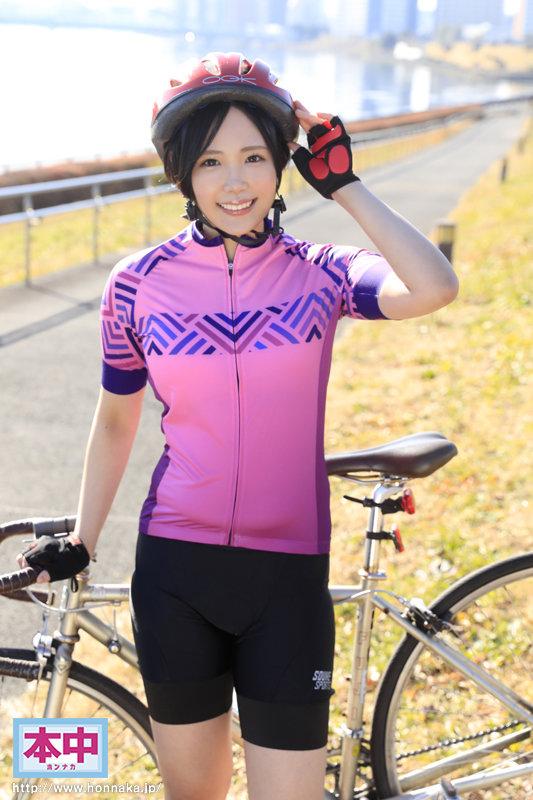 Amateur She's Cute When You Really Look At Her! The Cycling College Girl Takes Off Her Clinging Jersey And I Cum Inside Her AV Debut Tsumugi Kakuna - 1