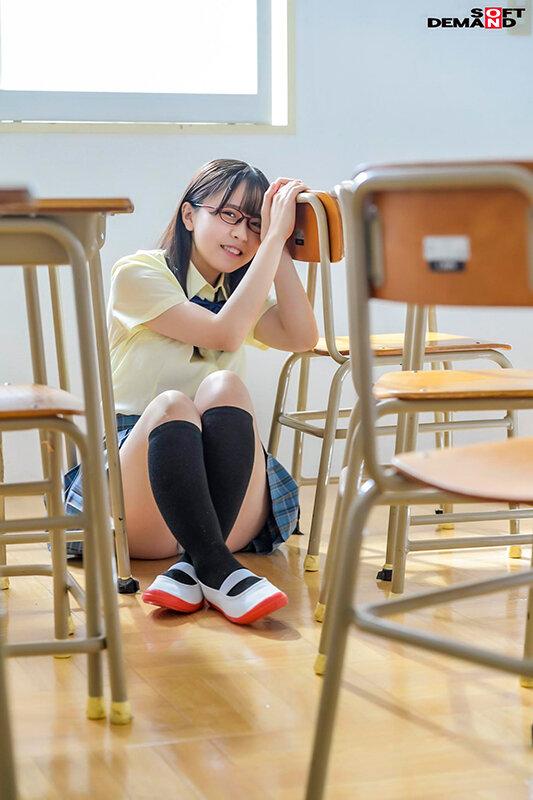 Konatsu Kashiwagi, A One-Year Voyeur Record Of A Classmate Of Saseko Who Has A Sober Big Tits And A Weak Saseko Secretly Pulls Out Uncool Boys In School - 1