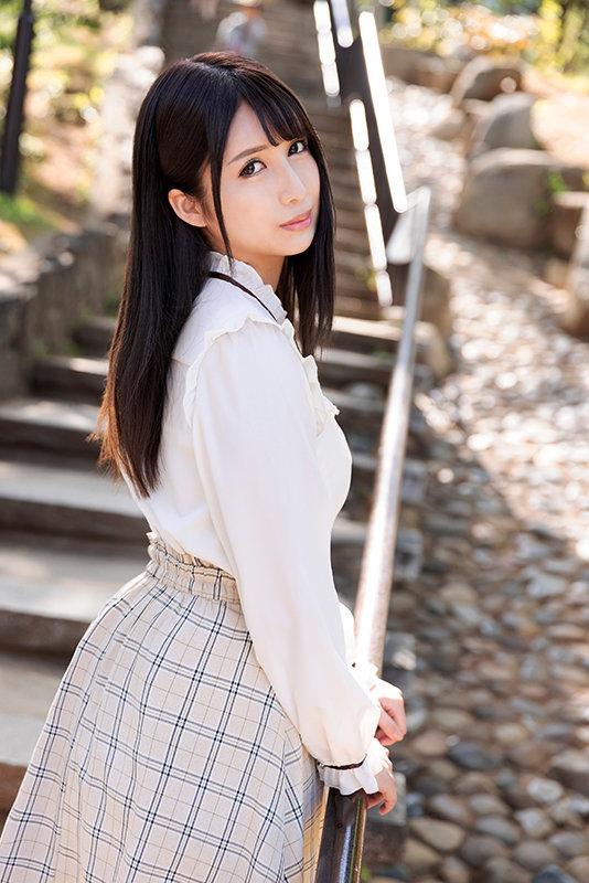 The Amount Is Just... Wow. The Top Squirter in Japan Today Was Raised Carefully by Her Parents as a Sheltered Girl. AV Debut, Risa Aino. - 1