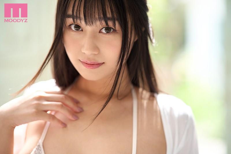 She's Squarely In Between A Gravure Idol And An Amateur! A Budding Big Tits Gravure Idol Makes Her Adult Video Debut Inori Fukazawa - 1