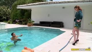 18Lesbianz Make it up to me Poolboy: Lilith Lust and Juan Largo Porno Amateur
