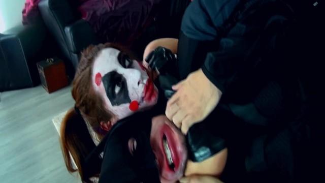 Teen Fuck HARLEY QUIN DOMINATES BATMAN AND SUCKS HIS COCK FOR a REWARD TO HERSELF Housewife - 1