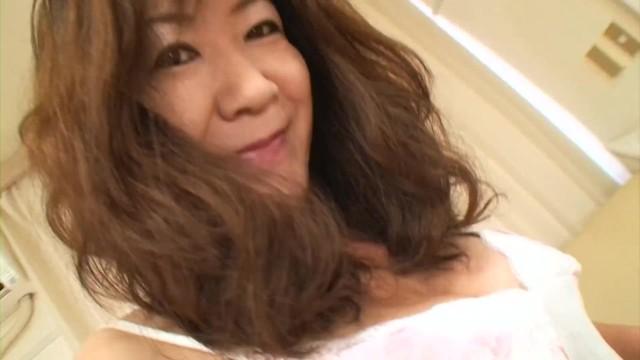 Wrinkly Japanese Granny Strips down for Sex - 2