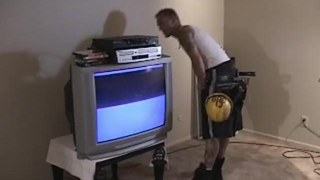 SLUT EMO TEEN SUCKS OFF THE CABLE REPAIR MANS COCK - 1