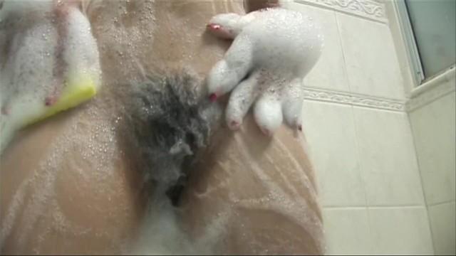 Spain Bubble Butt Latina ANDREA KELLY Fucks her Hairy Pussy in the Bath RabbitsCams