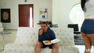 GhettoTube Aidra Fox Fucks the Delivery Guy and Takes Huge Facial Dykes