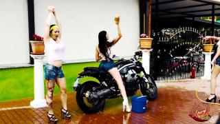 XVids Bike Wash - Tre Fighe per La Moto Del Capitano VideoBox