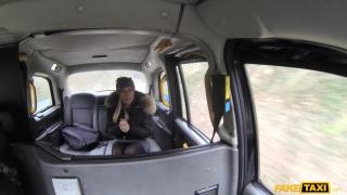 Petite Teen Fake Taxi - Lady wants Cock to keep her Warm Behind