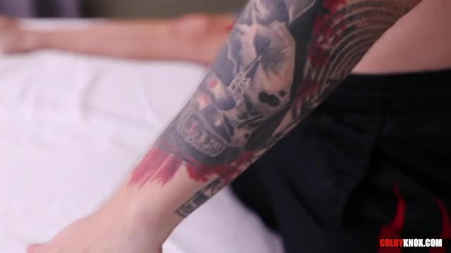 Tattooed Stud Steve Rickz Dicks down Mickey Knox Bareback - 1