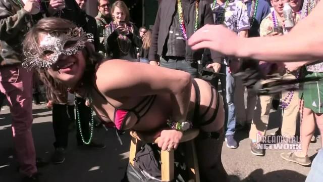 Hot Women Having Sex Crazy Coeds Invade Mardi Gras Teenage Sex