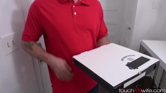 RandomChat Sharing my Wife with the Pizza Guy eFappy