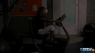 XHamster Mobile Ponytailed Blonde gives a Blowjob after her Teasing Gym Workout OCCash