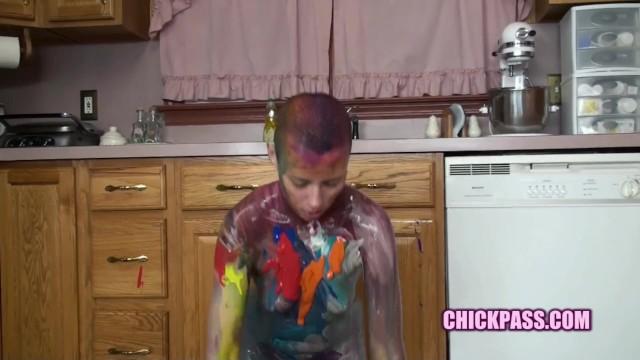 VLC Media Player Glasses Wearing Bald Chick Shelly Paints her Naked Body Futa