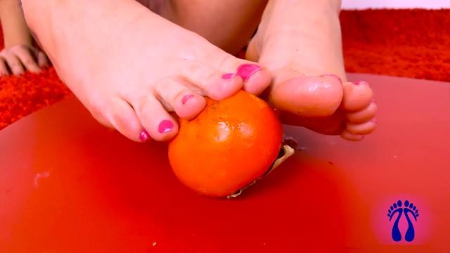 Amateur Vids Foot on Food - Kaki Immersion Naked - 1