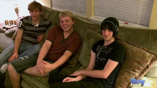 Emo Twink Aron Buttfucked by his Friends Kyle & James on Couch - 1