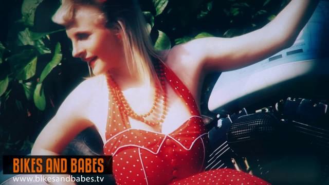 Bikes and Babes . TV - Amelia - 2