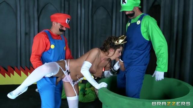 Sis Brazzers - Princess Brooklyn Chase Gets Saved by the Mario Bros Teenporno