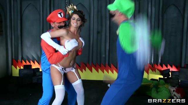 Mamadas Brazzers - Princess Brooklyn Chase Gets Saved by the Mario Bros DancingBear