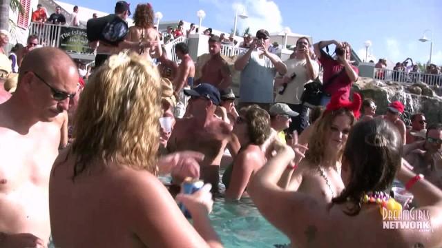 YouPorn Wild Swinger Pool Party with Lots of Naked Chicks Penis - 1