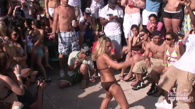Chicks Bikini Twerking Contest on Spring Break Mason Moore