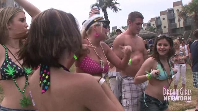 ToroPorno Dancing and Partying Naked on Spring Break Hand Job