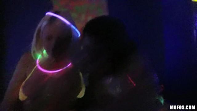 Brasileira Mofos - Abby and Layla having a Foursome under the Blacklight From