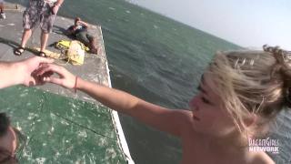 Sem Camisinha Two Hot Blondes Parasail Naked then Pee...