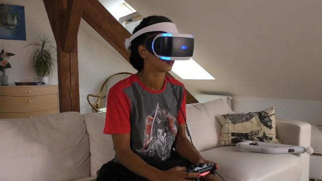 Caseiro May the 4th be with you Lisa and Eve Plays Galactic Games on Playstation VR Ebony - 2