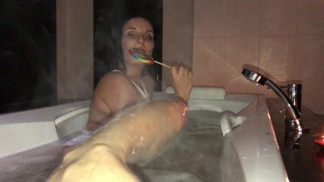 Double Blowjob First Time HOTTEST YOUNG MOM MILF´s Incredible Ass Pussy Show in the Bath Czech