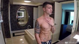 Ducha Young Twink Casey Everett Gets Showered in Cum after taking a Huge Cock Public Fuck