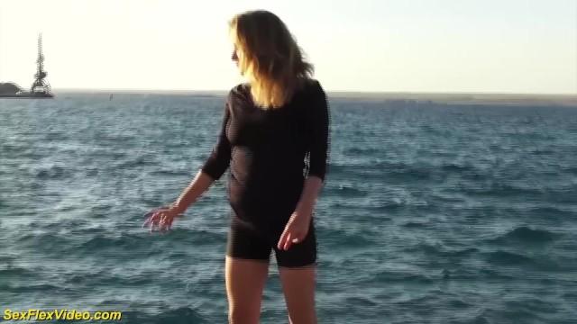Hot Flexi Girl Alisa Adelson Loves Naked Yoga on the Beach - 1