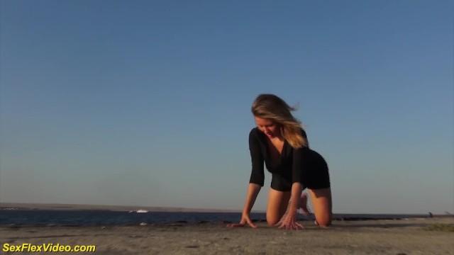 Hot Flexi Girl Alisa Adelson Loves Naked Yoga on the Beach - 2