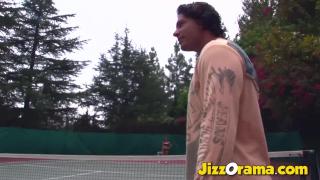 Oralsex Latina Bombshell Sativa Rose in Nasty Threesome on Tennis Court Mamadas
