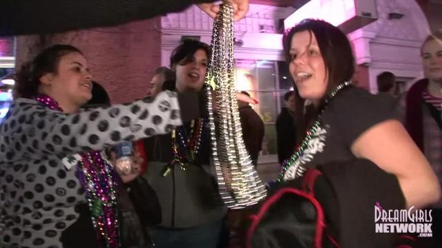Humiliation Pov Street Cameras Catch Great Mardi Gras Flashing Arrecha