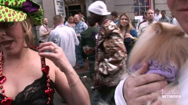 Big Ass Titties get Flashed for Beads at Mardi Gras - 2